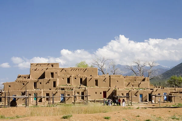 NM, New Mexico, Taos Pueblo, inhabited for 1000 years, North House (Hlaumma), multi-storied