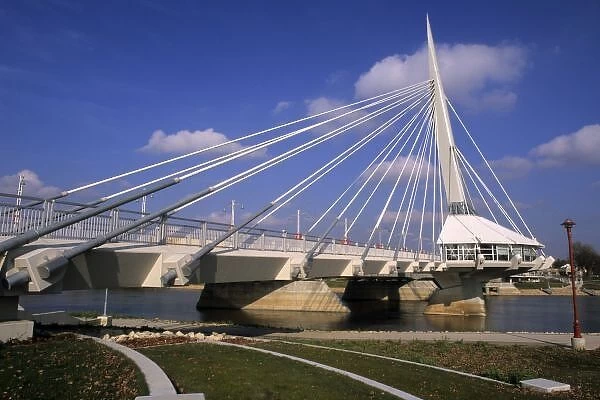 North America, Canada, Manitoba, Winnipeg, Provencher Bridge over the water