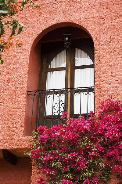 North America, Central Mexico, Guanajuato state, San Miguel de Allende. Window with
