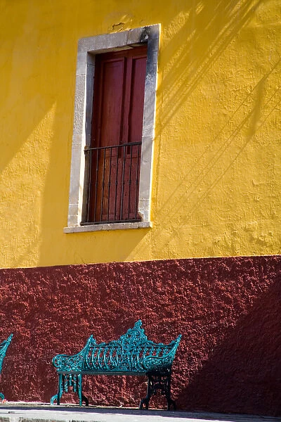 North America, Mexico, Guanajuato. Sitting bench below colorful house
