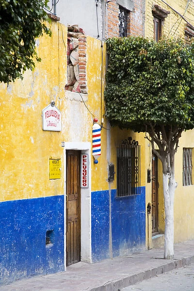 North America, Mexico, Guanajuato state, San Miguel de Allende. A barber shop
