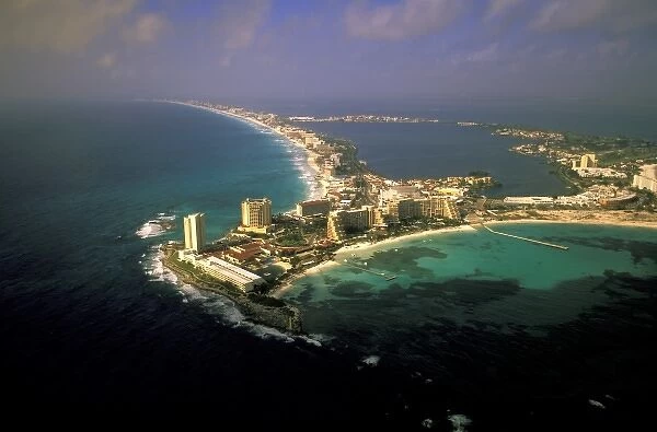 North America, Mexico, Quintana Roo, Cancun. Aerial view