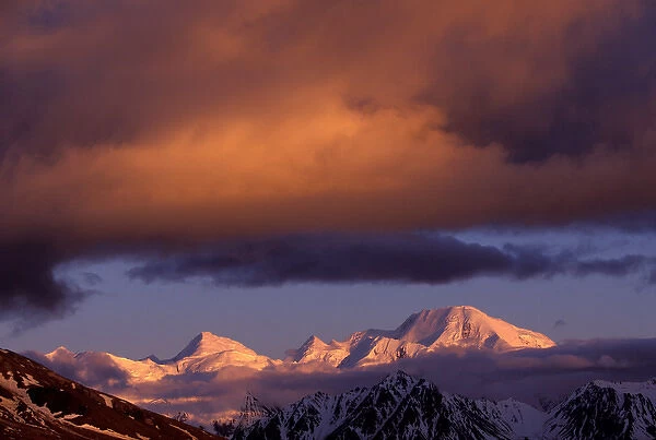 North America, USA, Alaska, Denali NP, Alaska Range peaks, midnight sun