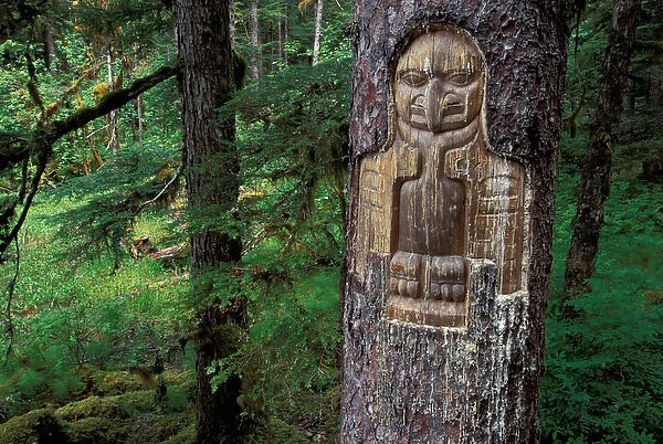 North America, USA, Alaska, Glacier Bay NP, Tlingat carving