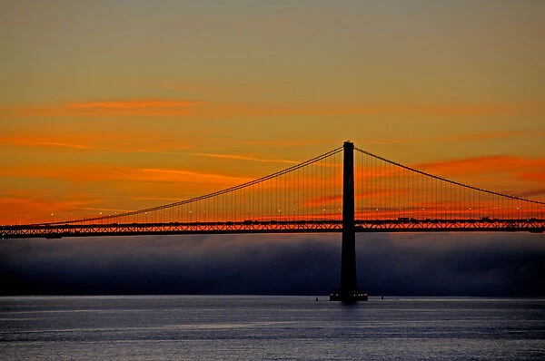 North America, USA, California, San Francisco. Sunrise & fog over the San Francisco