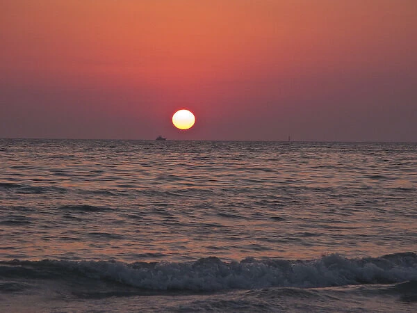 North America, USA, Florida, Sarasota, Sunset on the Crescent Beach, Siesta Key