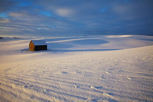 North America; USA; Idaho; Small Barn in snow covered Field