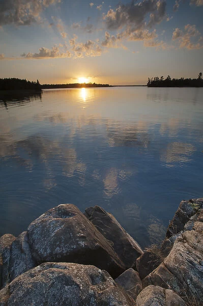 North America, USA, Minnesota, Voyageurs National Park. Sunset on Kabetogama Lake