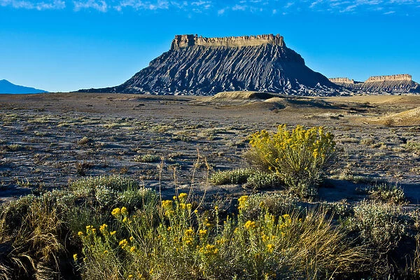 North America, USA, Utah, Caineville, Factory Butte from Coal Mine Road