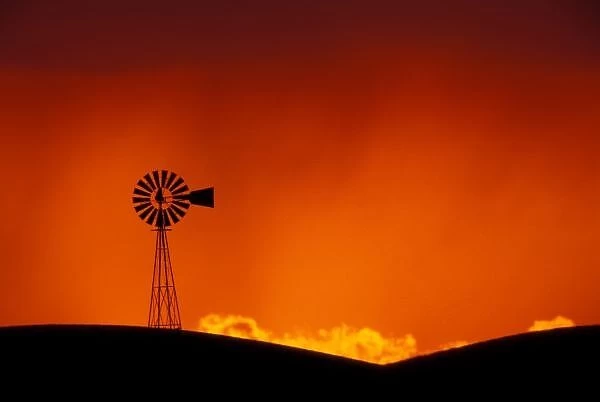 North America, USA, Washington, Palouse region, windmill at sunset