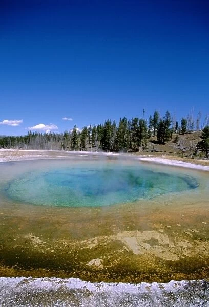 North America, USA, Wyoming, Yellowstone National Park. Upper Geyser Basin, Beauty Pool