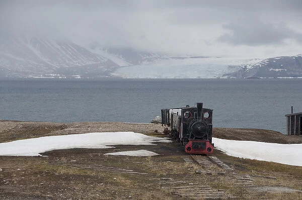 Norway, Arctic Circle, Svalbard Islands, Spitsbergen, Ny Alesund. Kongsfjorden (aka
