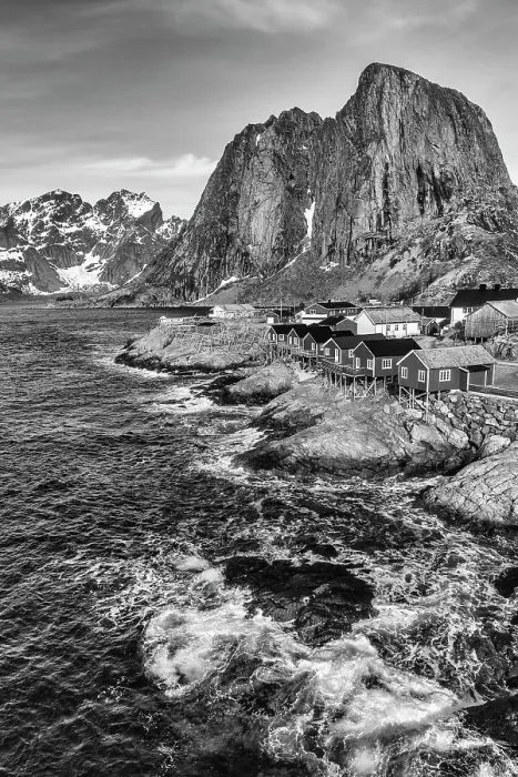 Framed Print : Norway, Lofoten Islands. Hamnoy (Reine), Red Rorbuer (fishermen's cottages) Framed Print : Norway, Lofoten Islands. Hamnoy (Reine), Red Rorbuer (fishermen's cottages)