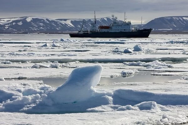 Norway, Svalbard, Edgeoya Island, Cruise ship motors through pack ice on summer morning