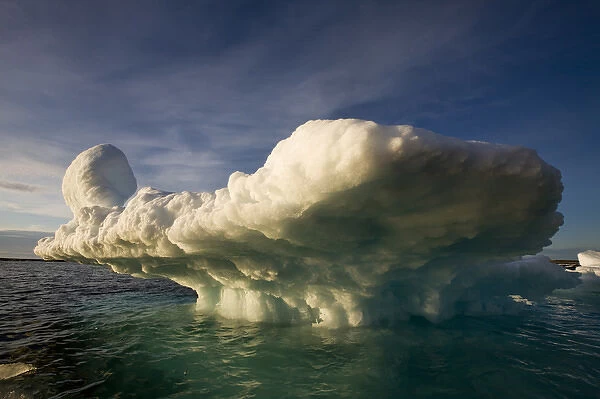 Norway, Svalbard, Langoya Island, Setting sun ligNorway, Svalbard, Langoya Island