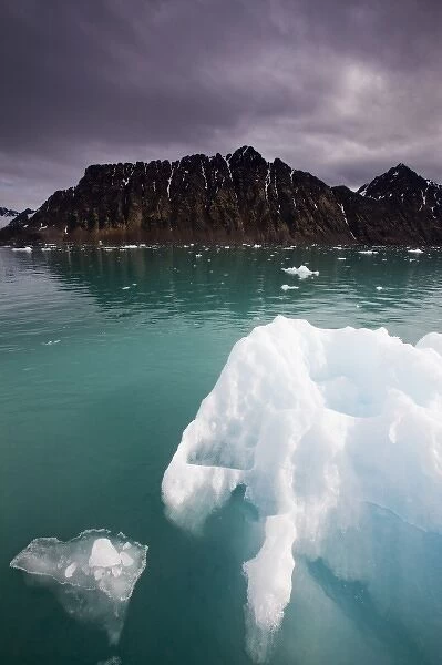 Norway, Svalbard, Spitsbergen, Iceberg floating in Lilliehookfjorden in Krossfjorden