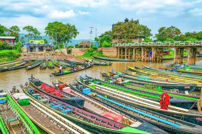 Framed Print : Nyaungshwe, Myanmar, Asia, Wide angle portrait of Buddhist monk in red robe making his way onto long boat in canal Framed Print : Nyaungshwe, Myanmar, Asia, Wide angle portrait of Buddhist monk in red robe making his way onto long boat in canal