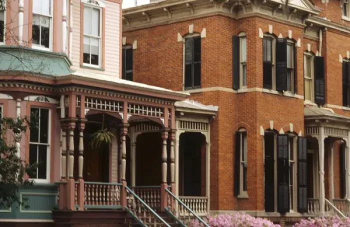 Framed Print : Old beautiful restored Southern Victorian homes of the wonderful town of Savannah Framed Print : Old beautiful restored Southern Victorian homes of the wonderful town of Savannah
