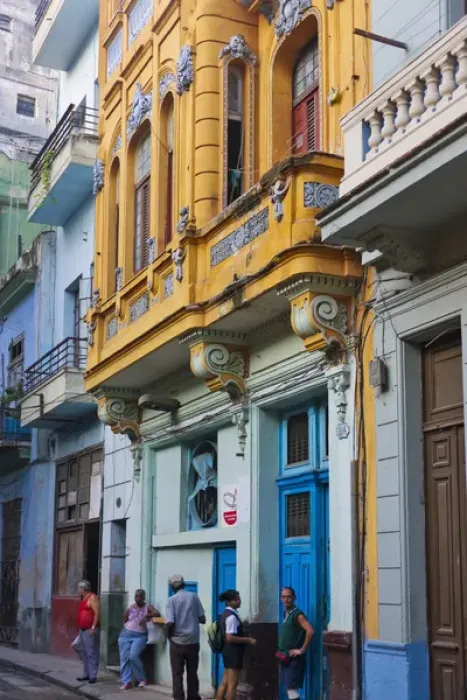 Framed Print : Old house in the historic center, Havana, UNESCO World Heritage site, Cuba Framed Print : Old house in the historic center, Havana, UNESCO World Heritage site, Cuba