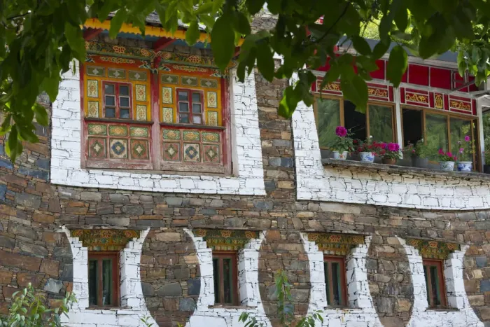 Framed Print : Old house in Zhuokeji Headmans Village, Ngawa Tibetan and Qiang Autonomous Prefecture
