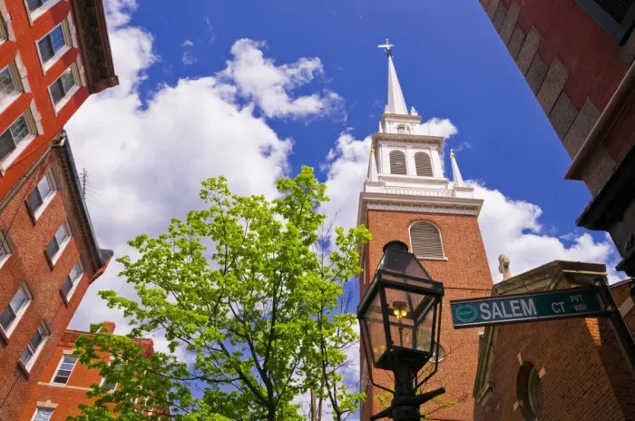 Framed Print : The Old North Church and gas street lamp on the Freedom Trail, Boston, Massachusetts USA Framed Print : The Old North Church and gas street lamp on the Freedom Trail, Boston, Massachusetts USA