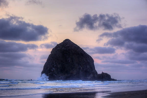 OR, Cannon Beach, Haystack Rock at sunset