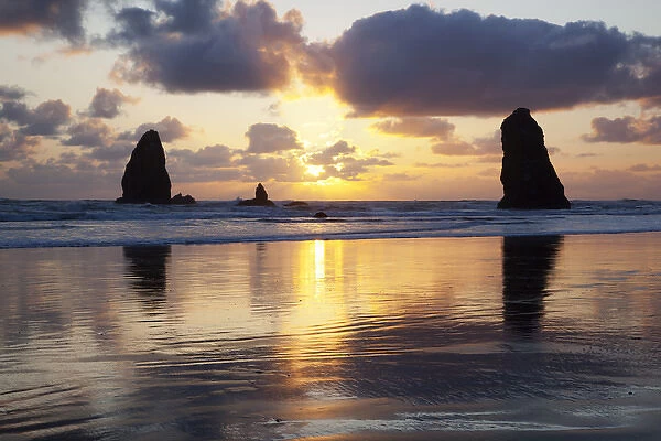 OR, Cannon Beach, seastacks at sunset
