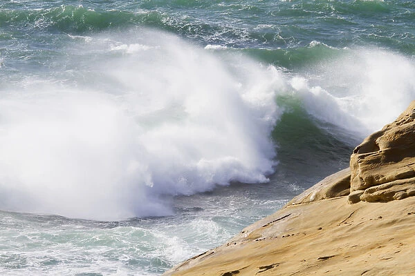 OR, Cape Kiwanda, Wind driven ocean waves
