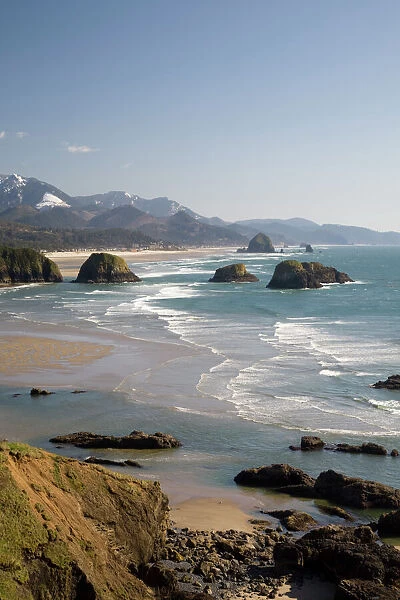 OR, Oregon Coast, Ecola State Park, view of Cannon Beach and Haystack Rock