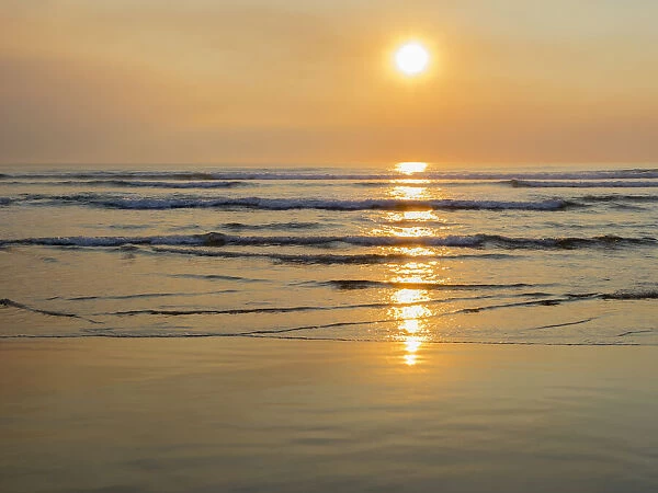 Oregon, Cannon Beach. Sunset ocean view