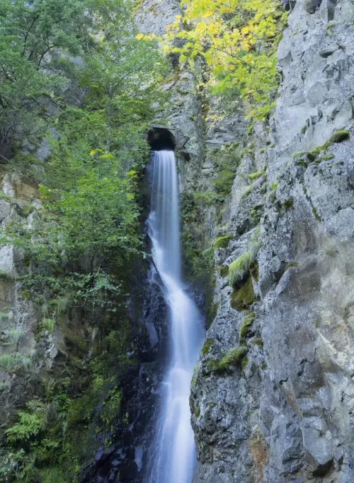 Framed Print : Oregon, Columbia River Gorge National Scenic Area, Hole in the Wall Falls Framed Print : Oregon, Columbia River Gorge National Scenic Area, Hole in the Wall Falls