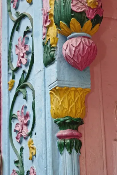 Framed Print : Ornate doorway detalis, Delhi, India