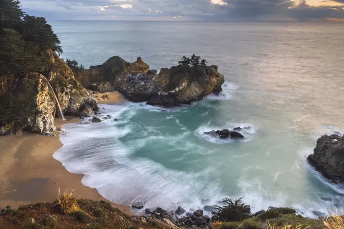 Framed Print : Overview of golden light on McWay Falls, Big Sur Framed Print : Overview of golden light on McWay Falls, Big Sur