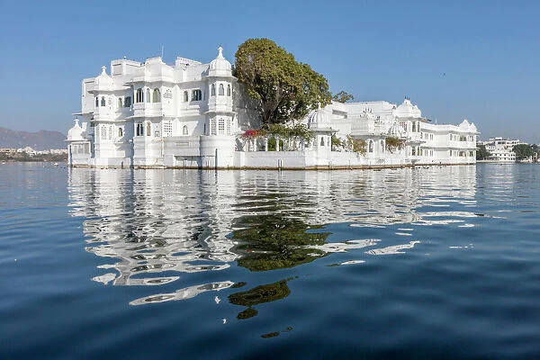 Palace hotel. Jag Niwas. Lake Pichola. James Bonds Octopussi movie. Udaipur Rajasthan