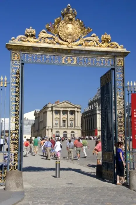 Framed Print : The Palace of Versailles at Versailles in the department of Yvelines, France Framed Print : The Palace of Versailles at Versailles in the department of Yvelines, France