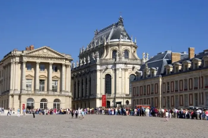 Framed Print : The Palace of Versailles at Versailles in the department of Yvelines, France Framed Print : The Palace of Versailles at Versailles in the department of Yvelines, France
