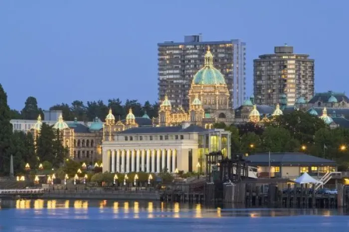 Framed Print : The Parliament Buliding lit up at the inner harbour at Victoria British Columbia