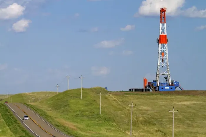 Framed Print : Patterson UTI oil drilling rig along highway 200 west of Killdeer, North Dakota, USA Framed Print : Patterson UTI oil drilling rig along highway 200 west of Killdeer, North Dakota, USA