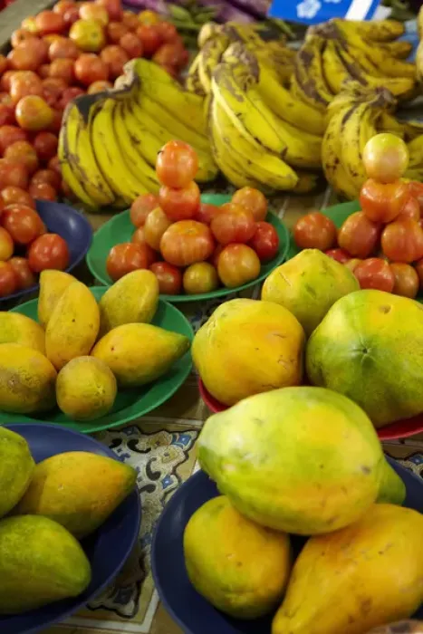 Framed Print : Pawpaw / Papaya, tomatoes and bananas, Sigatoka Produce Market, Sigatoka, Coral Coast Framed Print : Pawpaw / Papaya, tomatoes and bananas, Sigatoka Produce Market, Sigatoka, Coral Coast