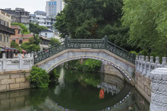 Framed Print : pedestrian bridge, Lichi Bay area, Guangzhou, China