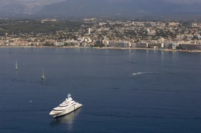 Framed Print : Pelorus, Yacht of Roman Abramovich, outside Juan-les-Pins, Cap d Antibes, View from Helicopter Framed Print : Pelorus, Yacht of Roman Abramovich, outside Juan-les-Pins, Cap d Antibes, View from Helicopter