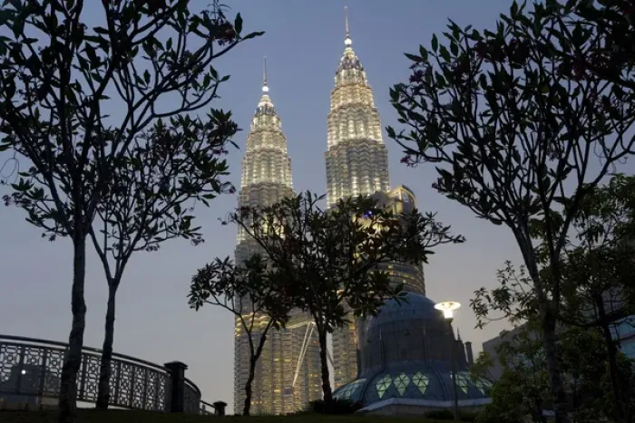Framed Print : Petronas Towers & Al-Asyikin Mosque, Kuala Lumpur, Malaysia