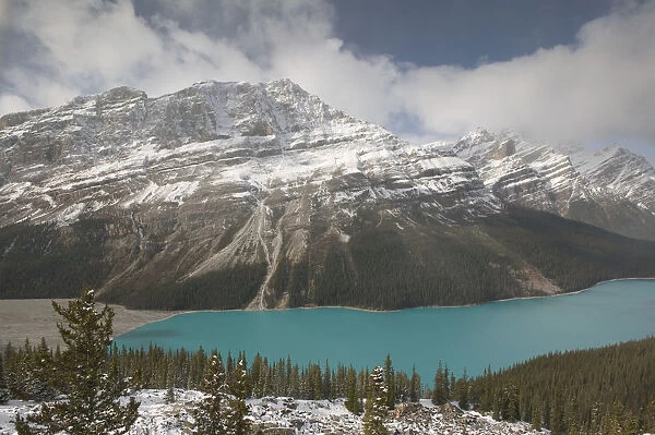 02. Canada, Alberta, Banff National Park: Peyto Lake  /  Early Winter