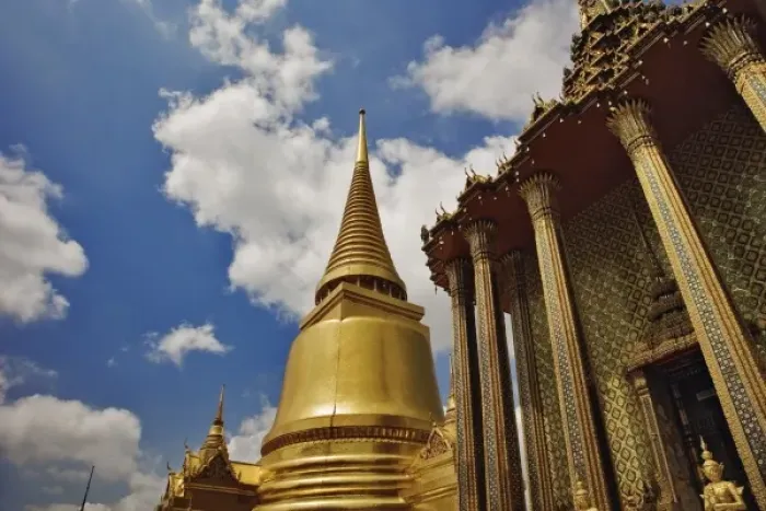 Framed Print : The Phra Si Rattana Chedi, and Phra Mondop (Library), Wat Phra Kaeo, Bangkok, Thailand