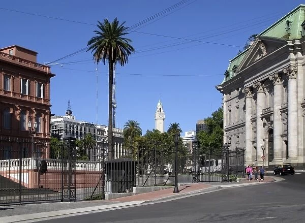 Plaza de Mayo and Casa Rosada on the left