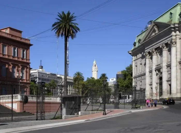 Framed Print : Plaza de Mayo and Casa Rosada on the left