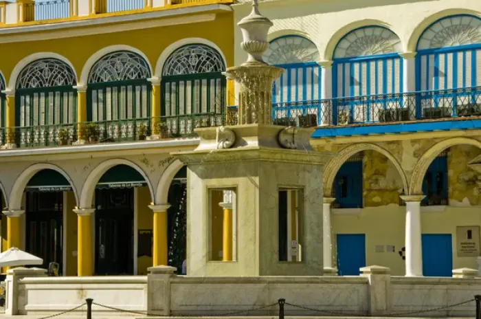 Framed Print : Plaza Vieja, Old Square in Old Havana, Habana Vieja, Cuba Framed Print : Plaza Vieja, Old Square in Old Havana, Habana Vieja, Cuba
