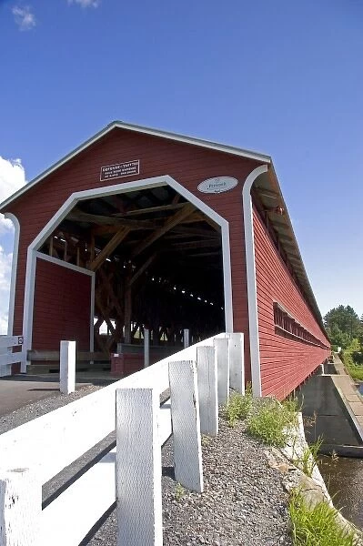 Pont Perreault covered bridge crossing the Chaudiere River at Nortre-Dame-Des-Pins