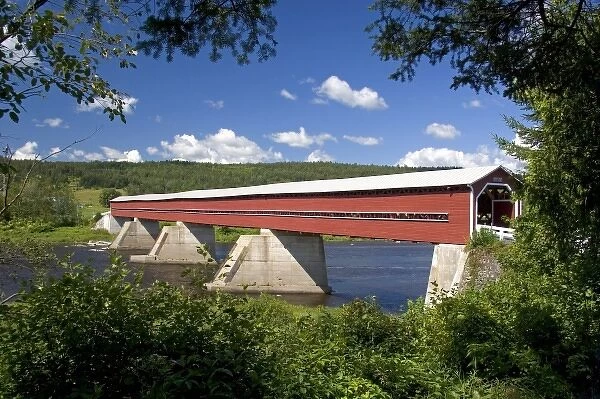 Pont Perreault covered bridge crossing the Chaudiere River at Nortre-Dame-Des-Pins