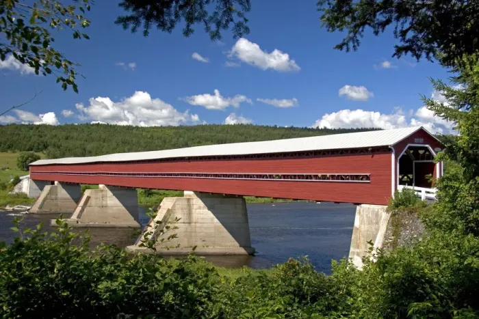 Framed Print : Pont Perreault covered bridge crossing the Chaudiere River at Nortre-Dame-Des-Pins